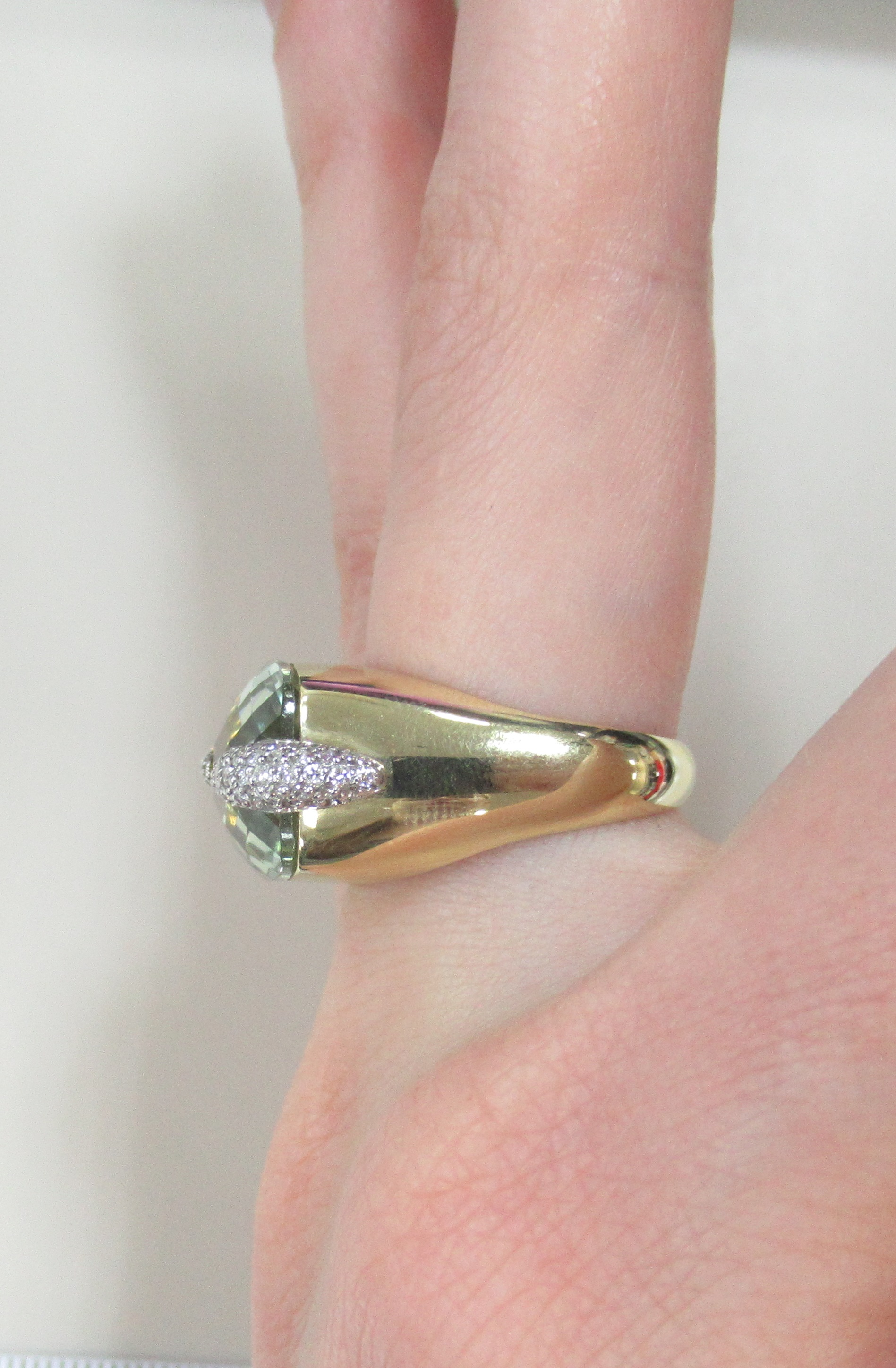 Кольцо из желтого золота с празиолитом